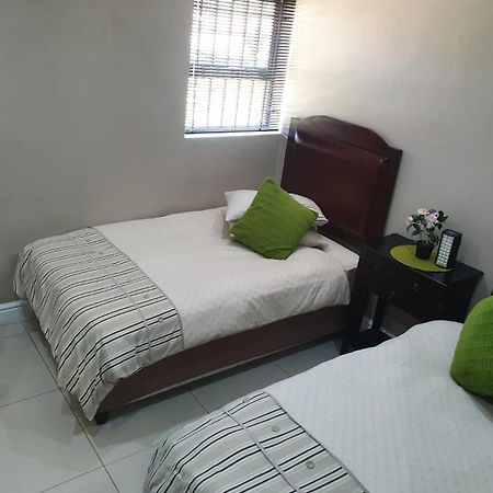Mi Casa Guest House Uitenhage Екстер'єр фото